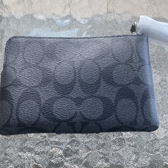 NWT coach wristlet - Picture 2 of 7